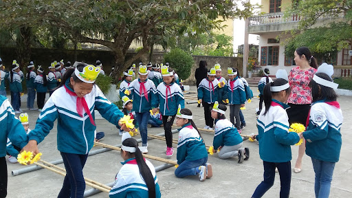 Hoạt động ngoài giờ lên lớp ở trường THCS Hoạt động ngoài giờ lên lớp ở trường THCS