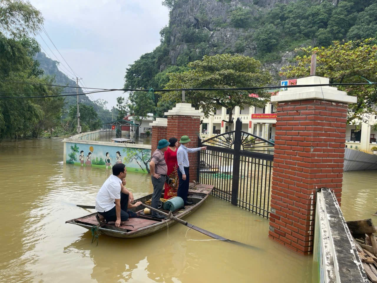 Ngành Giáo dục chủ động ứng phó mưa lũ, sẵn sàng cho năm học mới 2025-2026 Ngành Giáo dục chủ động ứng phó mưa lũ, sẵn sàng cho năm học mới 2025-2026