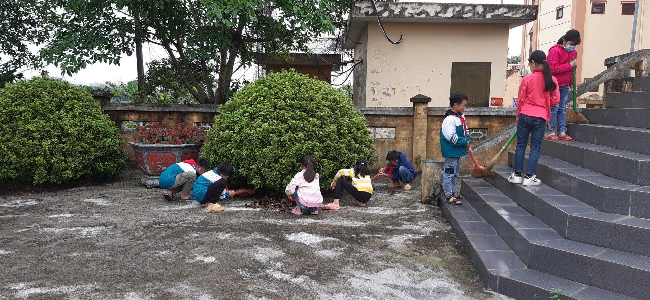 Trường Tiểu học xã Nghĩa Thái giáo dục đạo đức: Biết ơn các anh hùng liệt sĩ Trường Tiểu học xã Nghĩa Thái giáo dục đạo đức: Biết ơn các anh hùng liệt sĩ