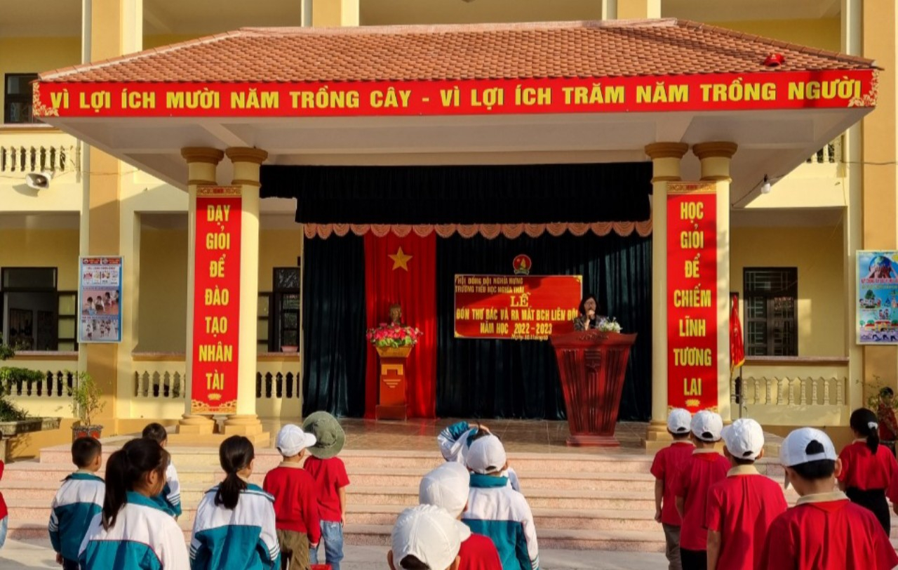 Lễ đón thư Bác và ra mắt Ban chỉ huy Liên đội Lễ đón thư Bác và ra mắt Ban chỉ huy Liên đội