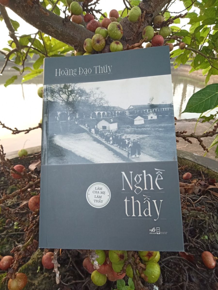 GIỚI THIỆU SÁCH CHỦ ĐỀ “NGÀY NHÀ GIÁO VIỆT NAM 20/11”: CUỐN SÁCH “NGHỀ THẦY” – TÁC GIẢ HOÀNG ĐẠO THÚY GIỚI THIỆU SÁCH CHỦ ĐỀ “NGÀY NHÀ GIÁO VIỆT NAM 20/11”: CUỐN SÁCH “NGHỀ THẦY” – TÁC GIẢ HOÀNG ĐẠO THÚY