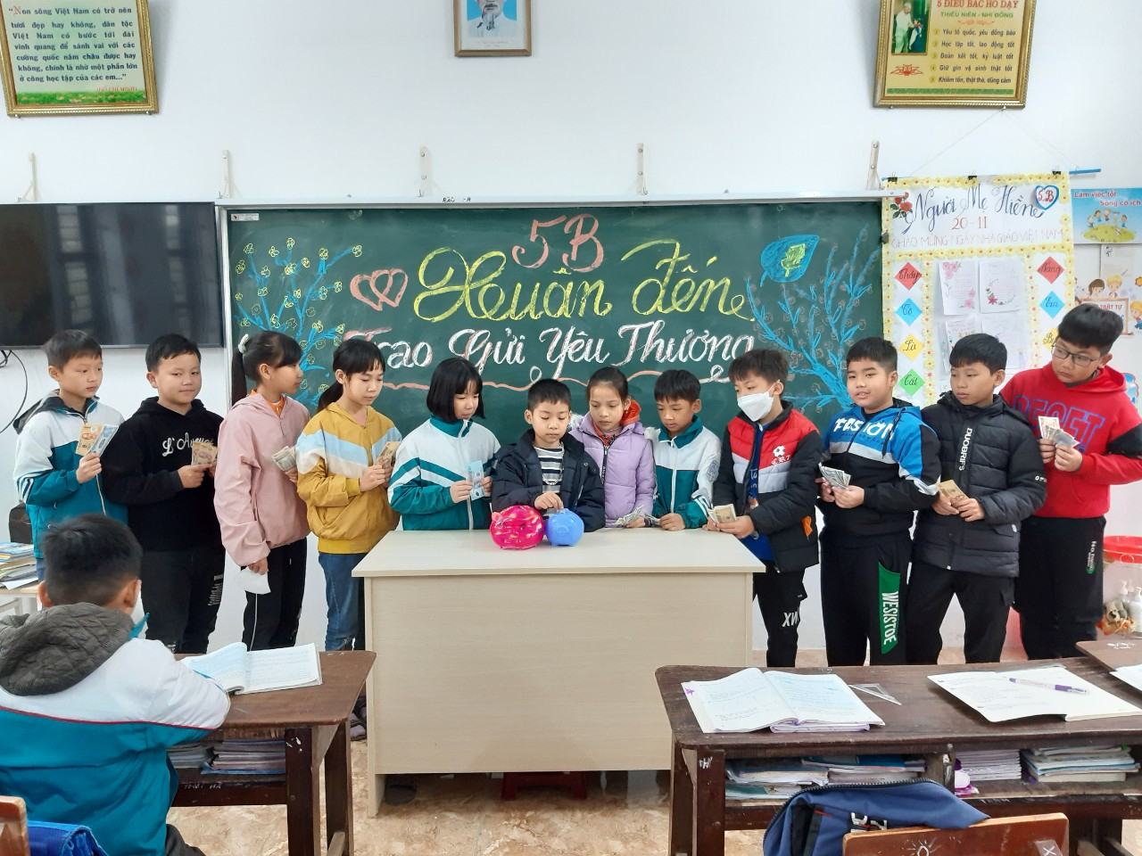 Ngày hội mổ heo ở trường Tiểu học xã Nghĩa Thái Ngày hội mổ heo ở trường Tiểu học xã Nghĩa Thái