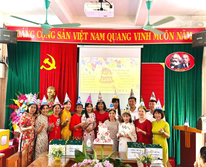 NIỀM VUI VÀ HẠNH PHÚC KHỞI ĐẦU CHO MỘT NĂM HỌC MỚI NIỀM VUI VÀ HẠNH PHÚC KHỞI ĐẦU CHO MỘT NĂM HỌC MỚI