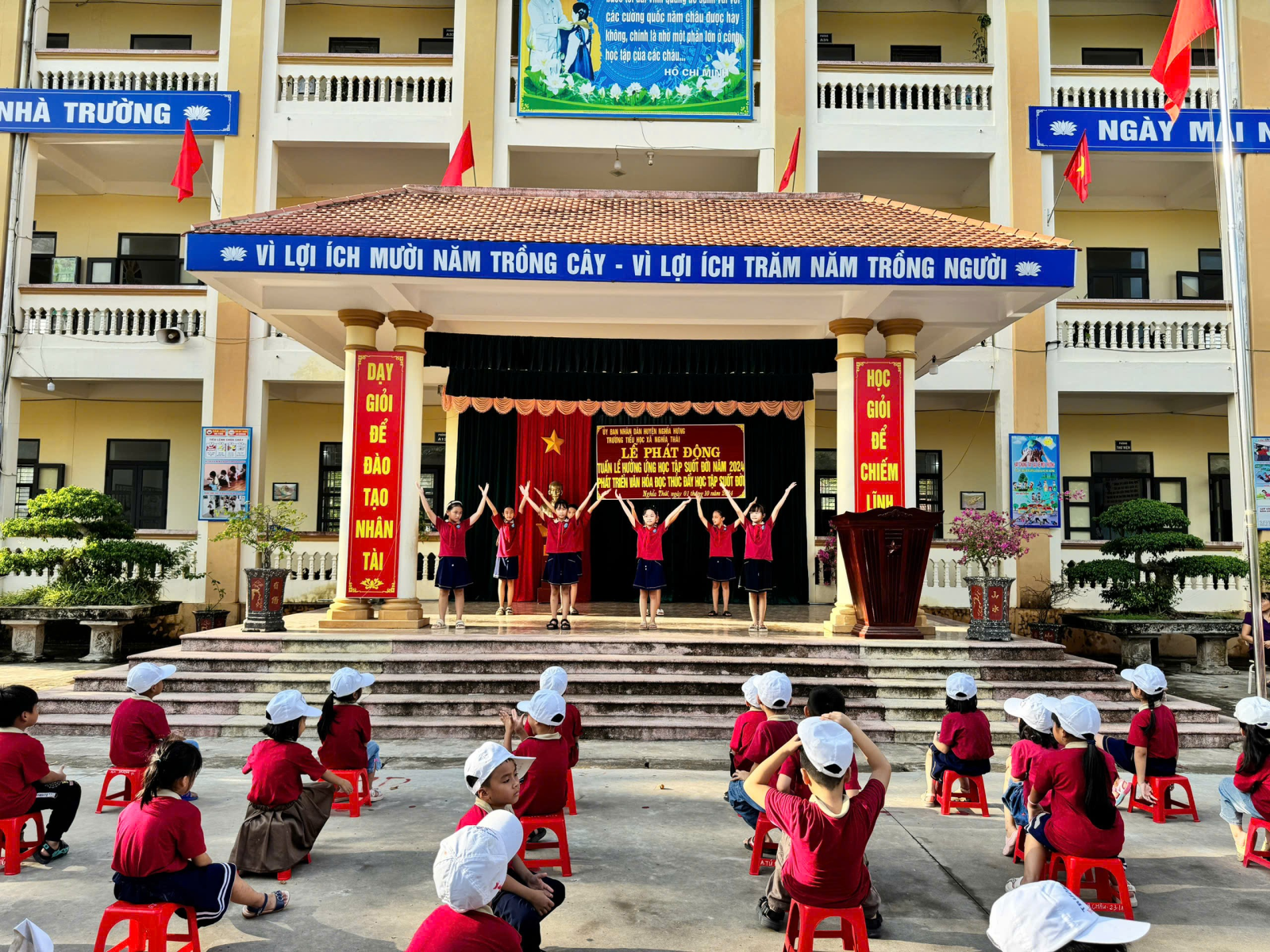 LỄ PHÁT ĐỘNG TUẦN LỄ HƯỞNG ỨNG HỌC TẬP SUỐT ĐỜI NĂM 2024 LỄ PHÁT ĐỘNG TUẦN LỄ HƯỞNG ỨNG HỌC TẬP SUỐT ĐỜI NĂM 2024