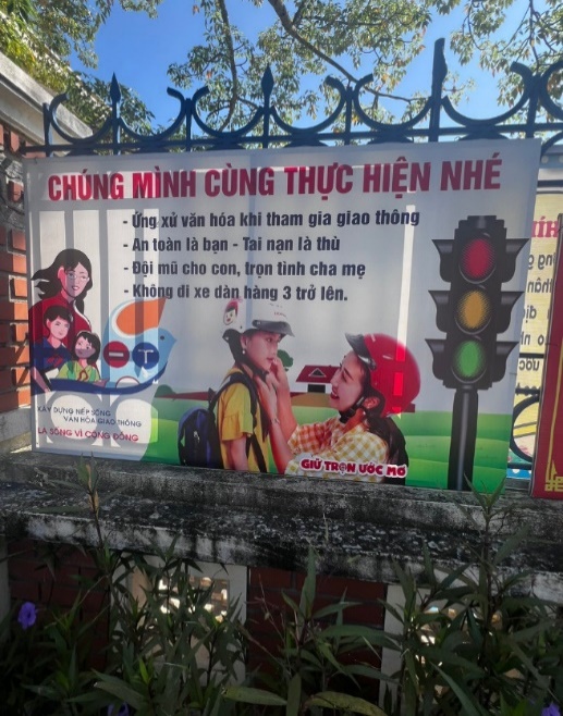 TRƯỜNG TIỂU HỌC XÃ NGHĨA THÁI THỰC HIỆN AN TOÀN GIAO THÔNG VỚI CHỦ ĐỀ “ THƯỢNG TÔN PHÁP LUẬT ĐỂ XÂY DỰNG VĂN HOÁ GIAO THÔNG ” TRƯỜNG TIỂU HỌC XÃ NGHĨA THÁI THỰC HIỆN AN TOÀN GIAO THÔNG VỚI CHỦ ĐỀ “ THƯỢNG TÔN PHÁP LUẬT ĐỂ XÂY DỰNG VĂN HOÁ GIAO THÔNG ”