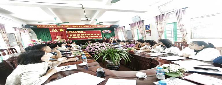 Chi bộ trường Tiểu học Nghĩa Thái tổ chức hội nghị kiểm điểm và đánh giá, xếp loại chất lượng đối với tập thể, cá nhân năm 2025