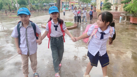 Niềm vui ngày trở lại mái trường thân yêu Niềm vui ngày trở lại mái trường thân yêu