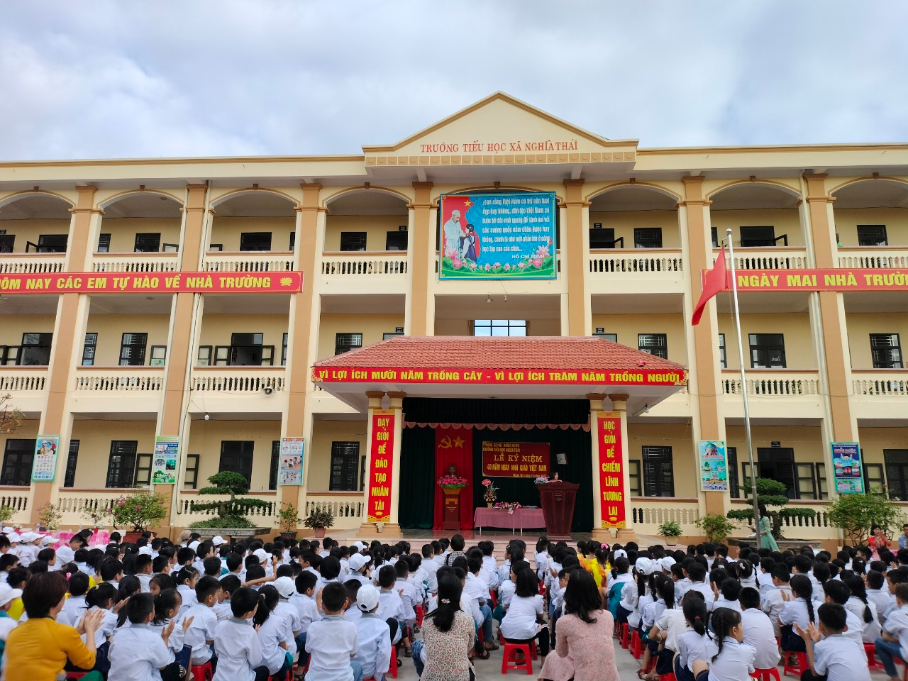 TRƯỜNG TIỂU HỌC XÃ NGHĨA THÁI TỔ CHỨC KỶ NIỆM 40 NĂM NGÀY NHÀ GIÁO VIỆT NAM 20.11 TRƯỜNG TIỂU HỌC XÃ NGHĨA THÁI TỔ CHỨC KỶ NIỆM 40 NĂM NGÀY NHÀ GIÁO VIỆT NAM 20.11