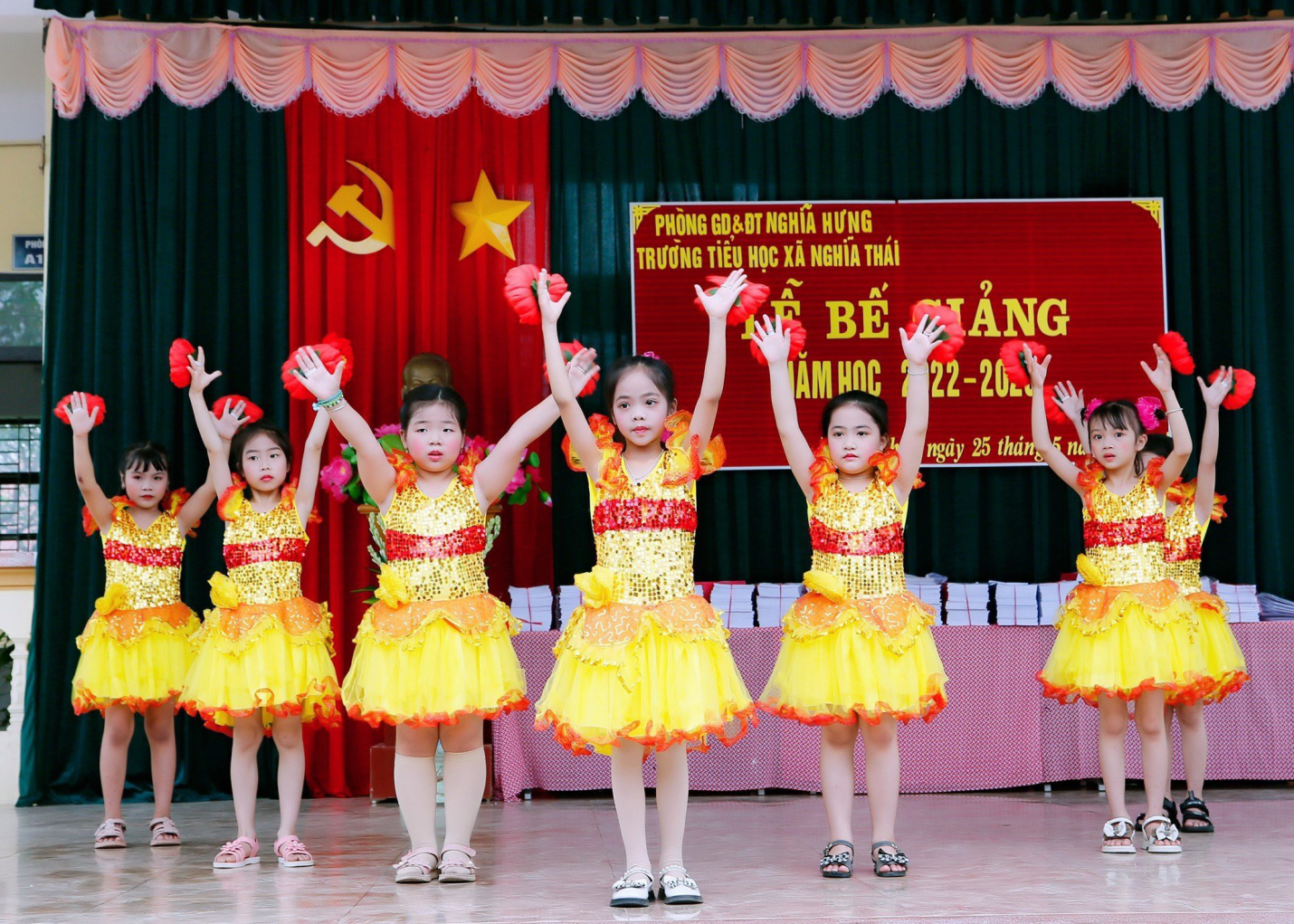 Lễ Tổng kết năm học 2022-2023 ở trường Tiểu học xã Nghĩa Thái