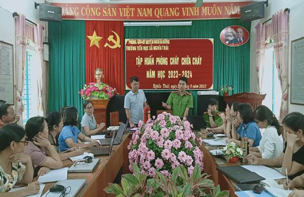 DẠY KĨ NĂNG PHÒNG CHÁY CHỮA CHÁY Ở TRƯỜNG TIỂU HỌC XÃ NGHĨA THÁI DẠY KĨ NĂNG PHÒNG CHÁY CHỮA CHÁY Ở TRƯỜNG TIỂU HỌC XÃ NGHĨA THÁI
