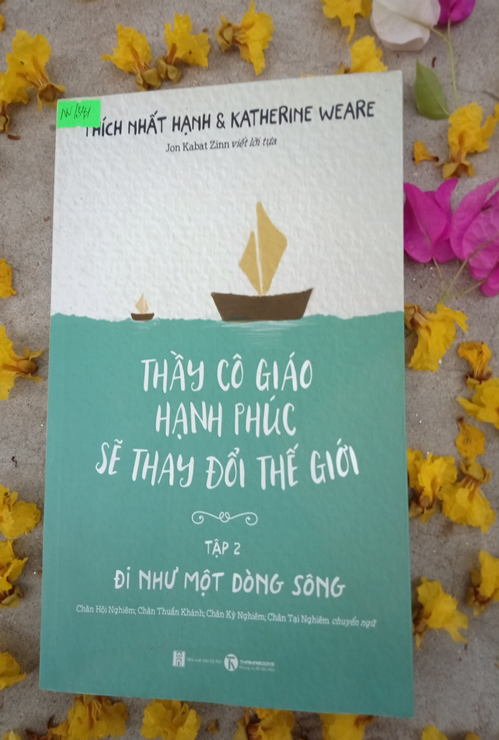 GIỚI THIỆU SÁCH CHỦ ĐỀ “NGÀY NHÀ GIÁO VIỆT NAM 20/11”: CUỐN SÁCH “THẦY CÔ GIÁO HẠNH PHÚC SẼ THAY ĐỔI THẾ GIỚI” – TÁC GIẢ THÍCH NHẤT HẠNH & KATHERINE WEARE GIỚI THIỆU SÁCH CHỦ ĐỀ “NGÀY NHÀ GIÁO VIỆT NAM 20/11”: CUỐN SÁCH “THẦY CÔ GIÁO HẠNH PHÚC SẼ THAY ĐỔI THẾ GIỚI” – TÁC GIẢ THÍCH NHẤT HẠNH & KATHERINE WEARE
