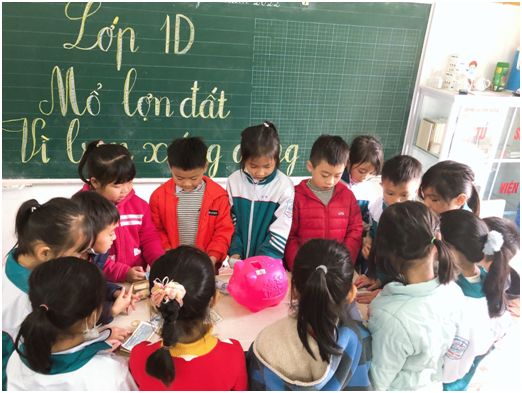 Tết yêu thương: Lớp em mổ lợn đất